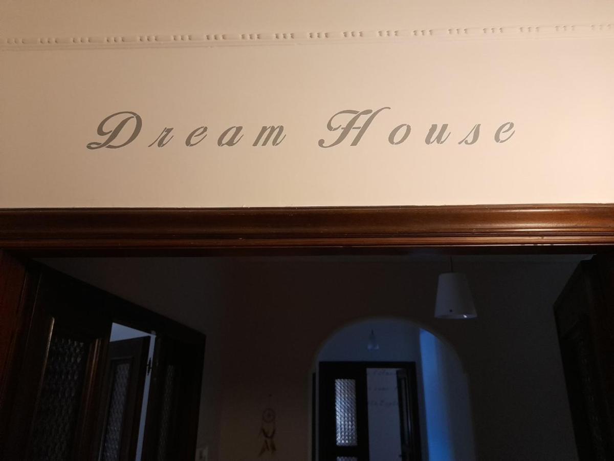 Dreamhouse Apartment ลาควิลา ภายนอก รูปภาพ
